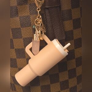 HANDMADE BAGCHARM W/ UNBRANDED STANLEY LOOK-A-LIKE TUMBLER ROSE QUARTZ CRYSTAL